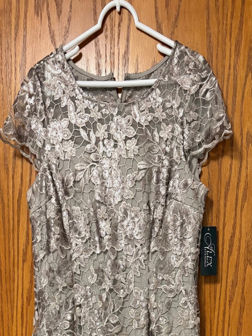NWT Alex Evenings Short Cap Sleeve Sequin Embroidered Sheath Dress Taupe - Picture 3 of 3